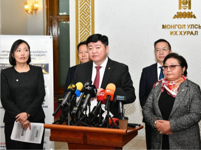 Байгаль орчинд нөлөөлөх байдлын үнэлгээний тухай хуульд нэмэлт, өөрчлөлт оруулах тухай хуулийн төсөл батлагдсантай холбогдуулан мэдээлэл хийлээ